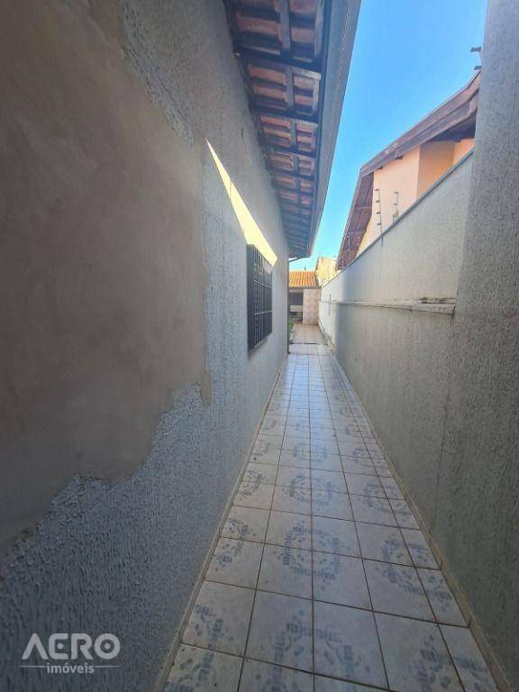 Casa à venda com 2 quartos, 216m² - Foto 2