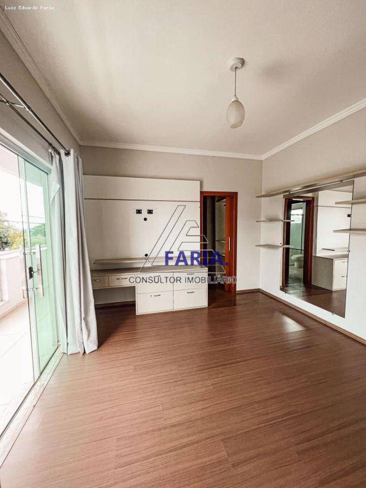 Casa à venda com 3 quartos, 240m² - Foto 11