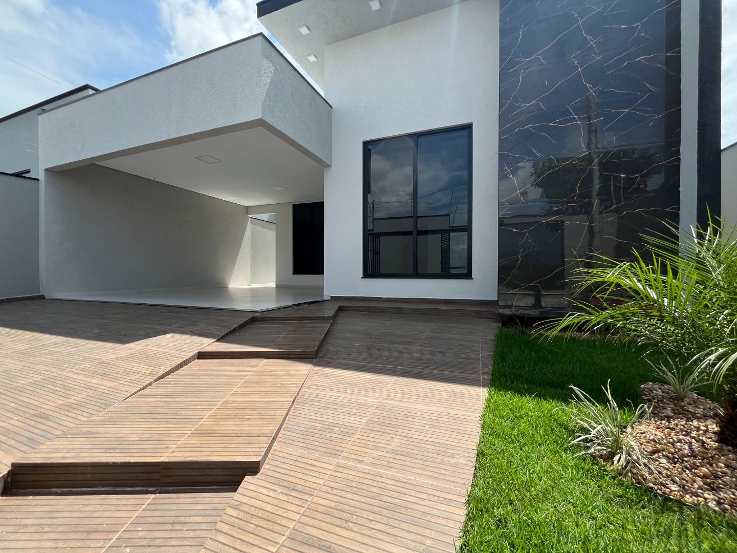 Casa à venda com 3 quartos, 300M2 - Foto 2