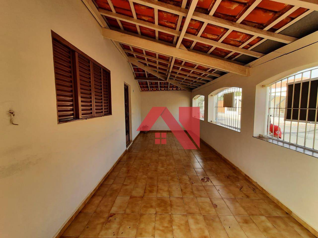 Casa à venda com 2 quartos, 190m² - Foto 1