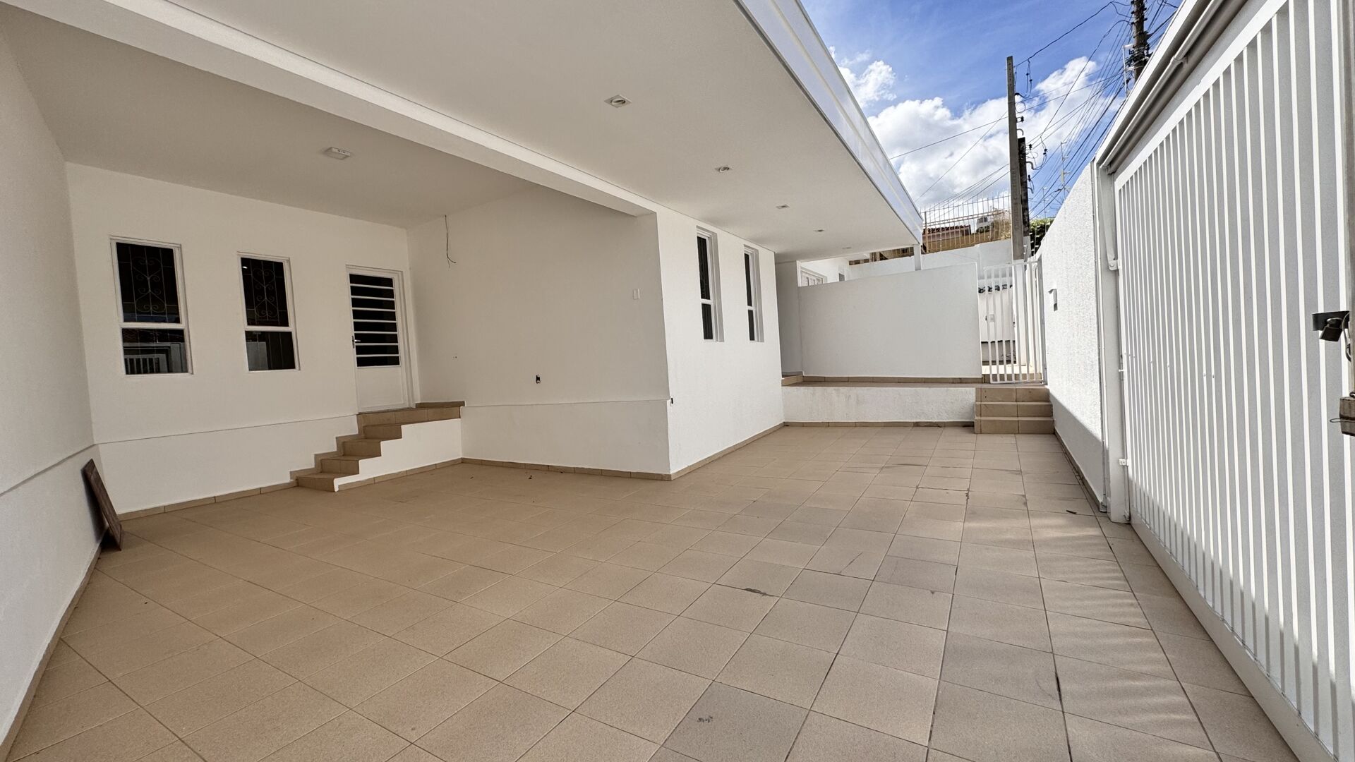 Casa à venda com 3 quartos, 270m² - Foto 1