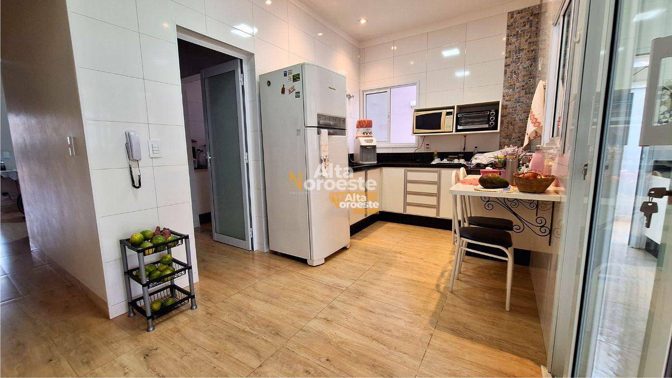 Casa de Condomínio à venda com 3 quartos, 183m² - Foto 1