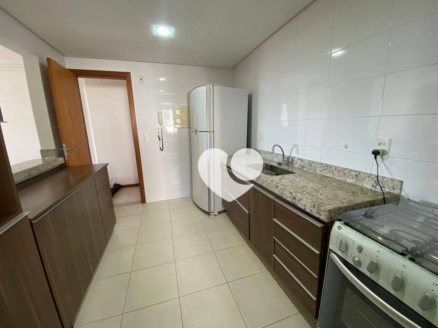 Apartamento à venda com 4 quartos, 195m² - Foto 17