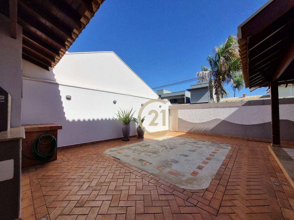 Casa à venda e aluguel com 3 quartos, 286m² - Foto 11