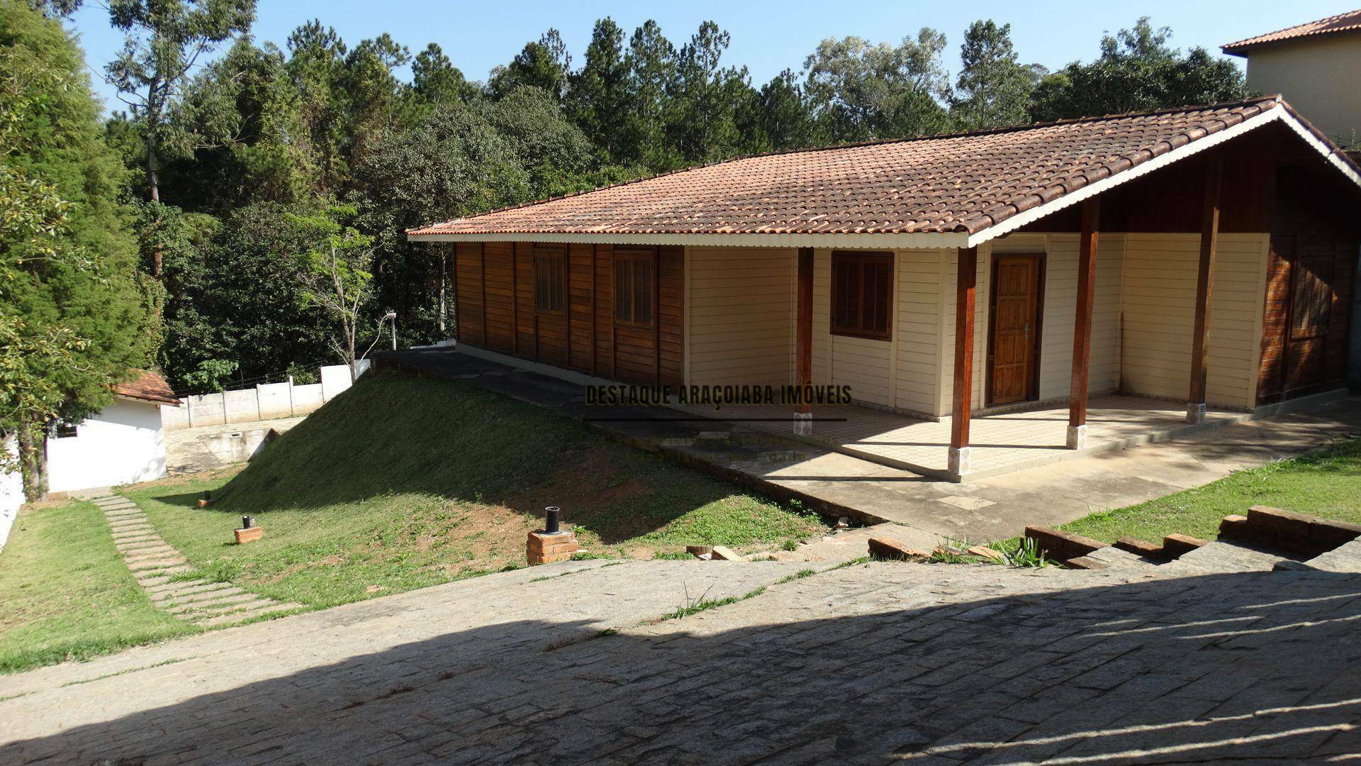 Casa à venda com 4 quartos, 180m² - Foto 2