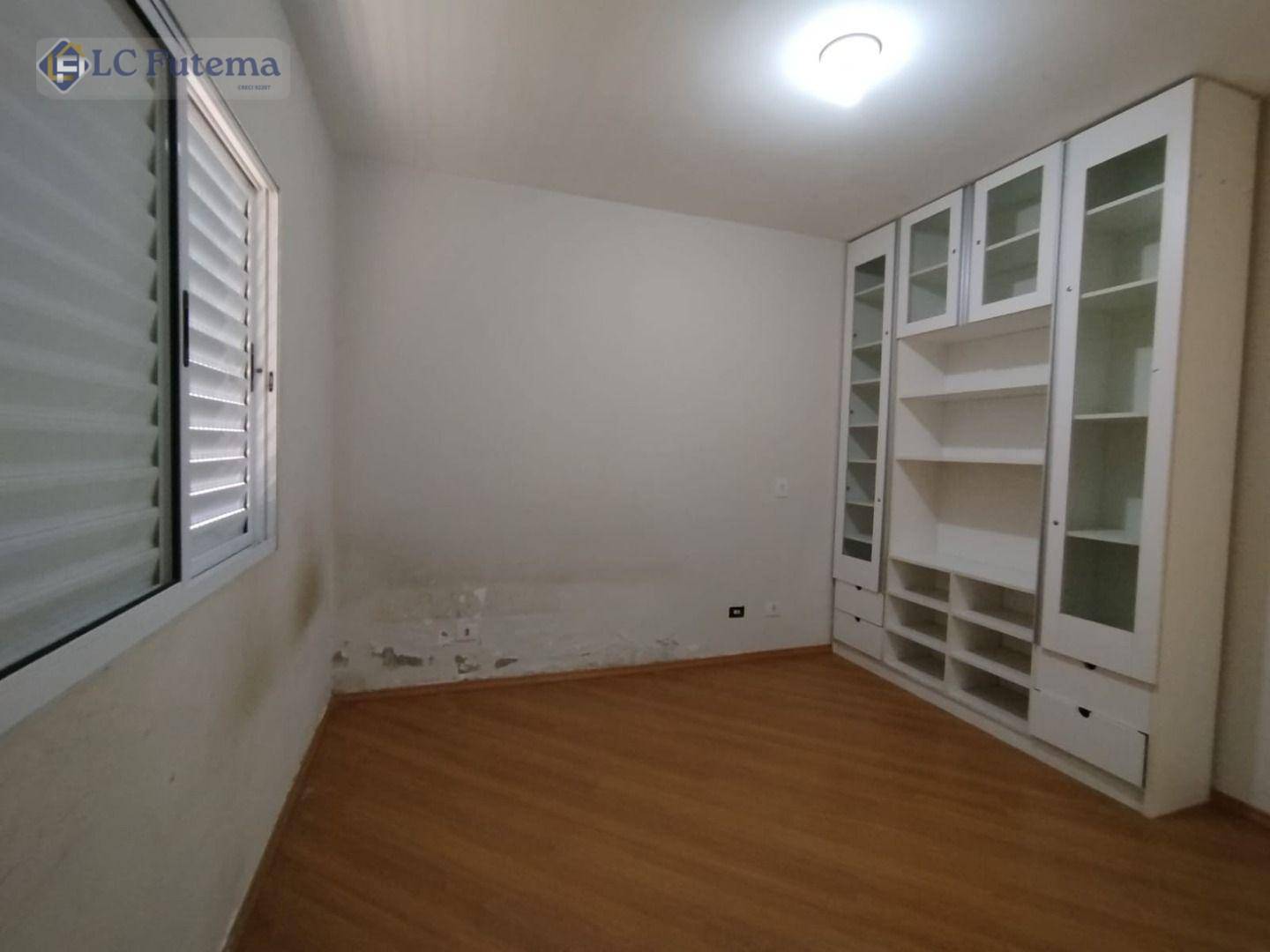 Casa de Condomínio para alugar com 3 quartos, 300m² - Foto 27