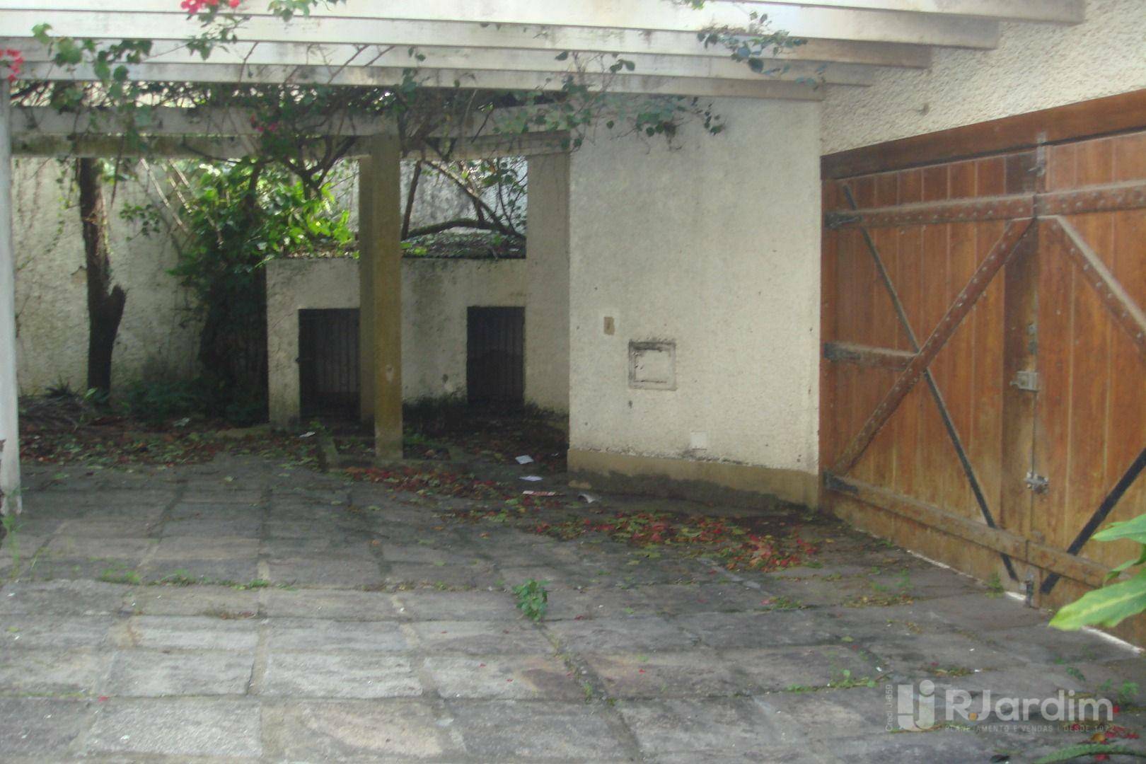 Casa à venda e aluguel com 4 quartos, 561m² - Foto 2