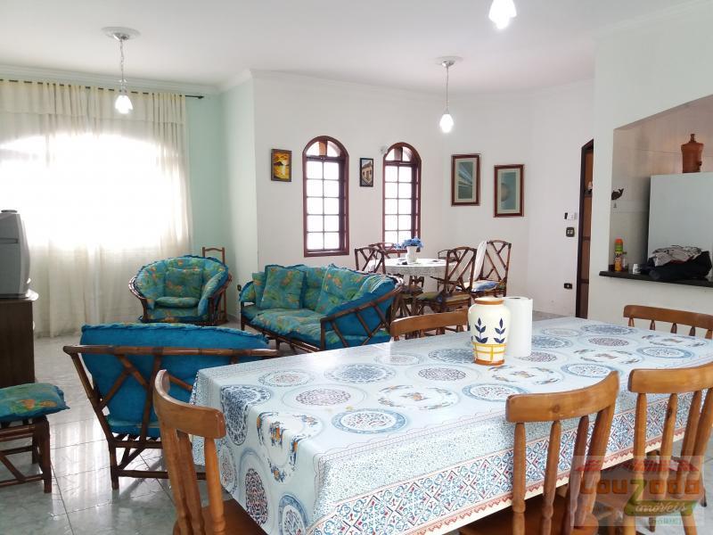 Casa à venda com 3 quartos, 360m² - Foto 1