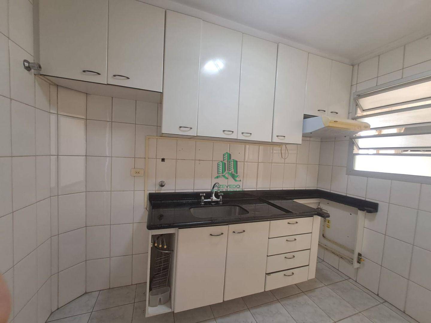 Apartamento para alugar com 3 quartos, 76m² - Foto 4