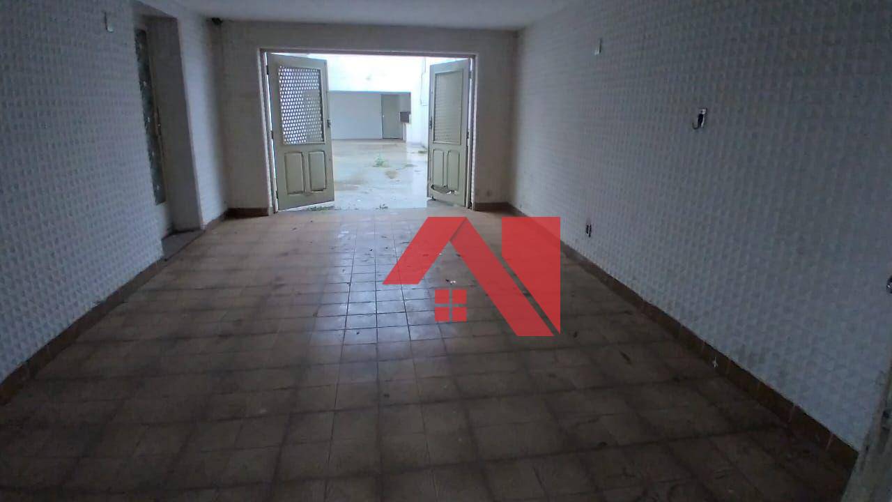 Casa à venda e aluguel com 3 quartos, 295m² - Foto 11