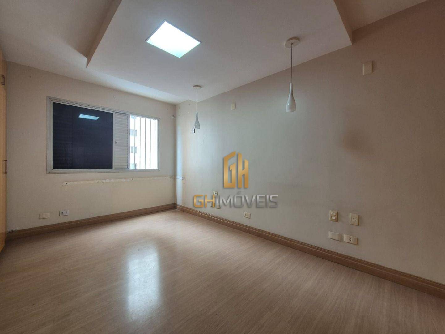 Apartamento à venda com 4 quartos, 252m² - Foto 1