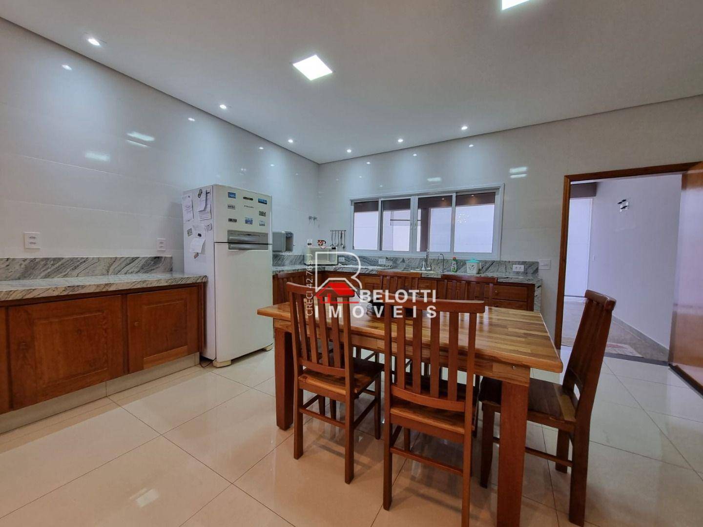 Casa à venda com 3 quartos, 220m² - Foto 18