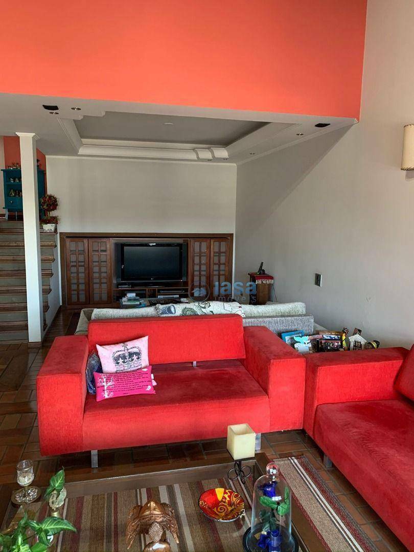 Sobrado à venda com 3 quartos, 250m² - Foto 2