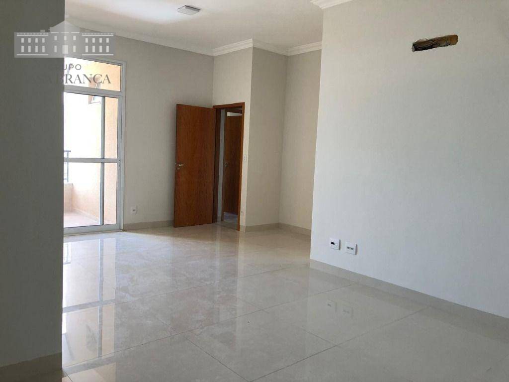 Apartamento para alugar com 3 quartos, 105m² - Foto 3