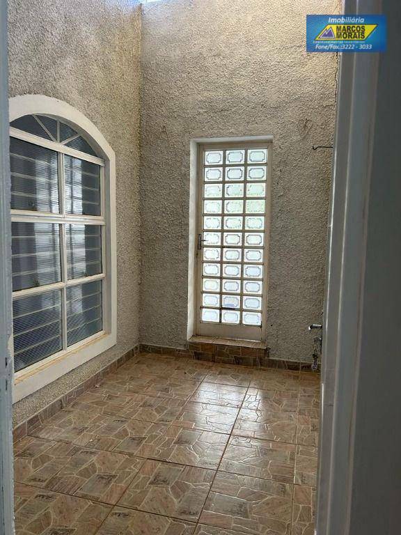Casa para alugar com 3 quartos, 135m² - Foto 12