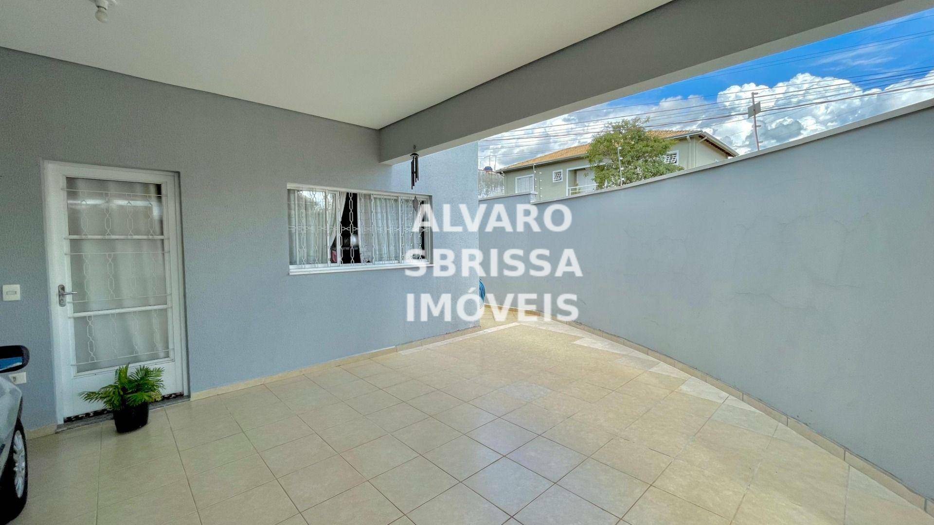 Casa à venda com 3 quartos, 203m² - Foto 1