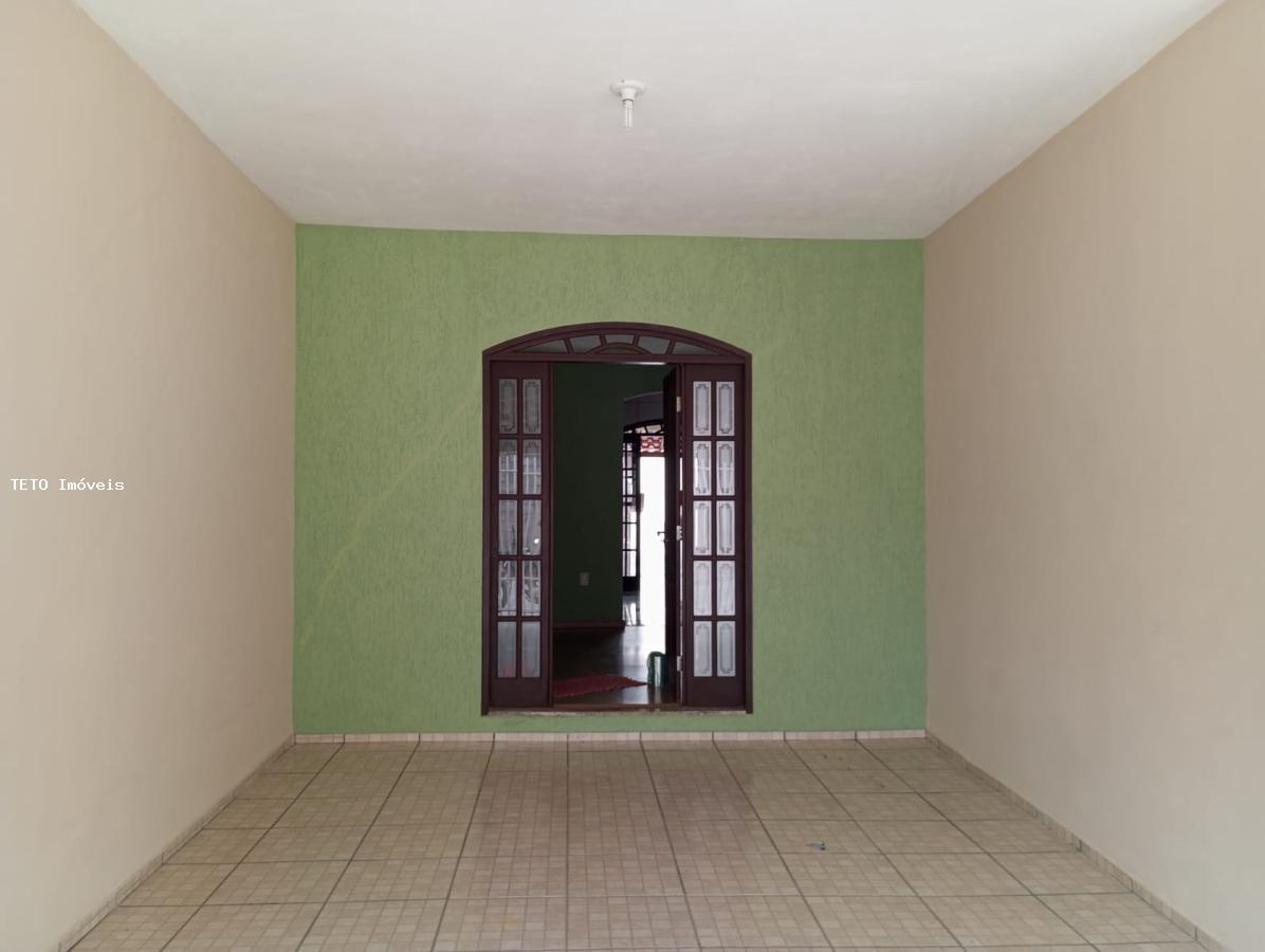 Casa para alugar com 3 quartos, 300m² - Foto 4