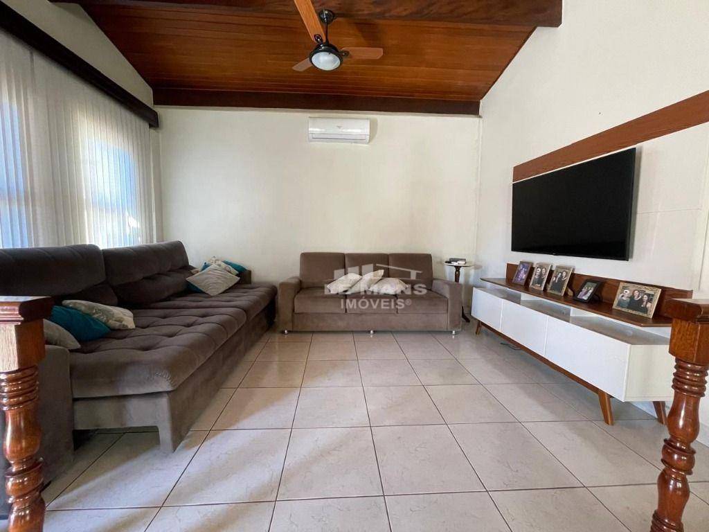 Casa, 3 quartos, 240 m² - Foto 1