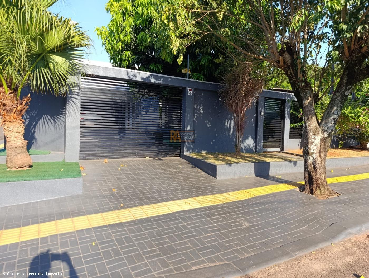 Casa à venda com 3 quartos, 387m² - Foto 1