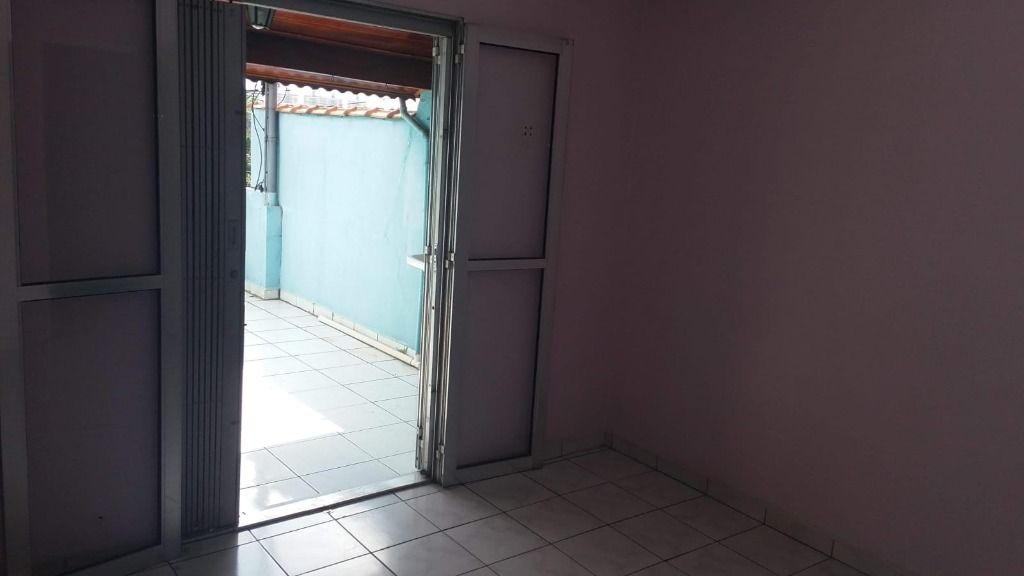 Sobrado à venda com 2 quartos, 160m² - Foto 4