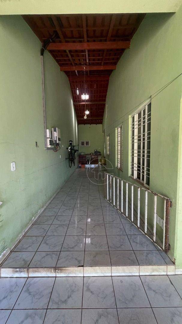 Casa para alugar com 4 quartos, 200m² - Foto 2