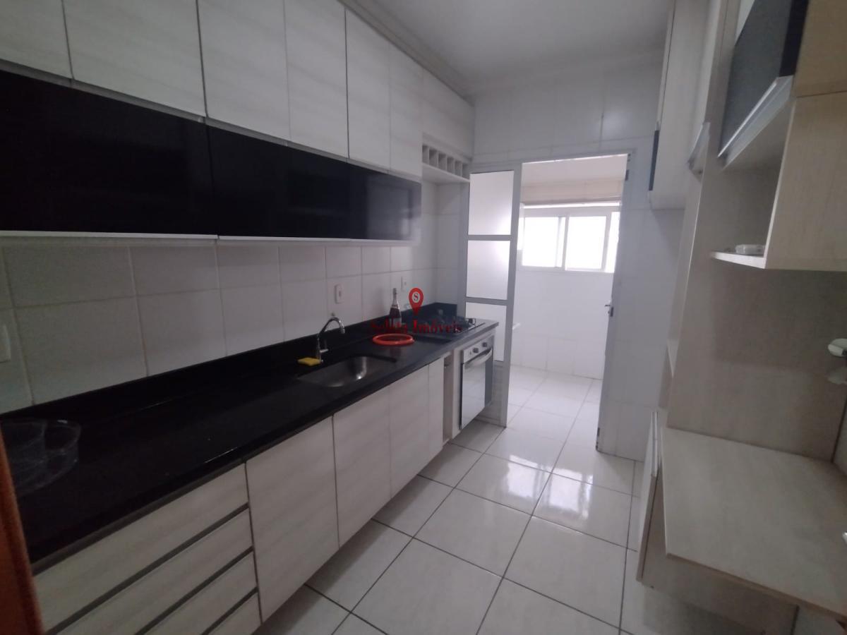 Apartamento à venda com 2 quartos, 66m² - Foto 4