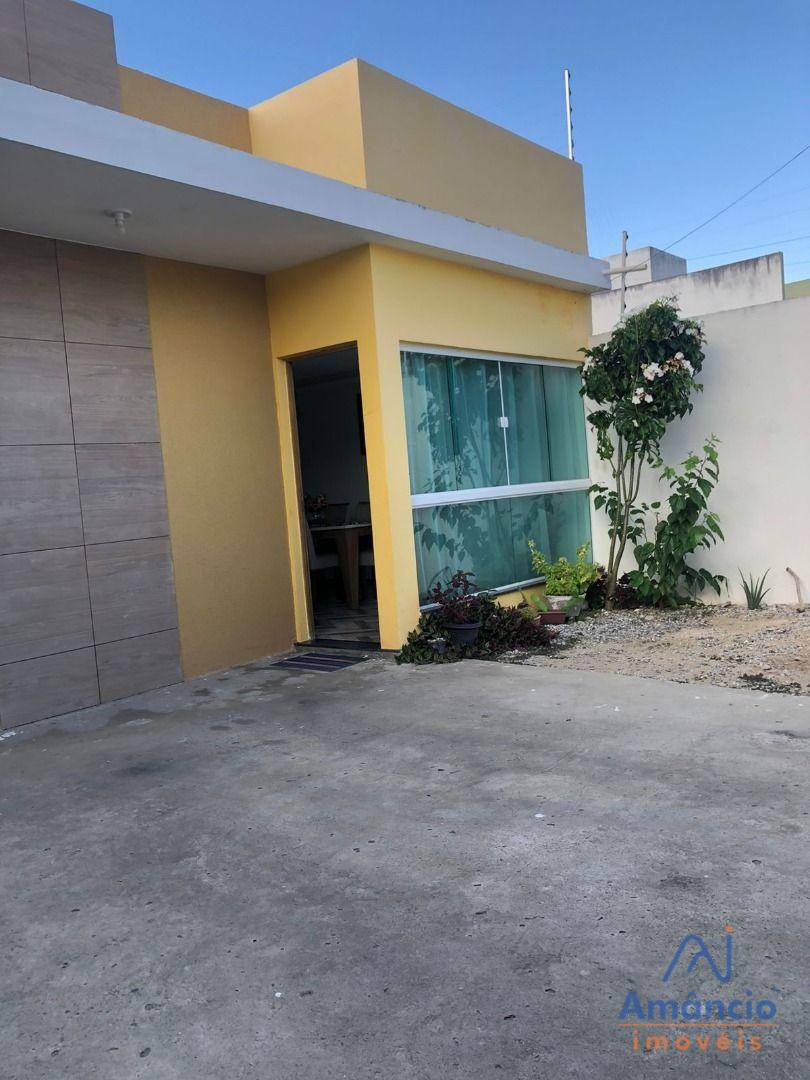 Casa à venda com 3 quartos, 90m² - Foto 2