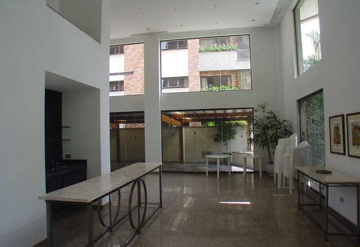 Apartamento à venda com 4 quartos, 210m² - Foto 1