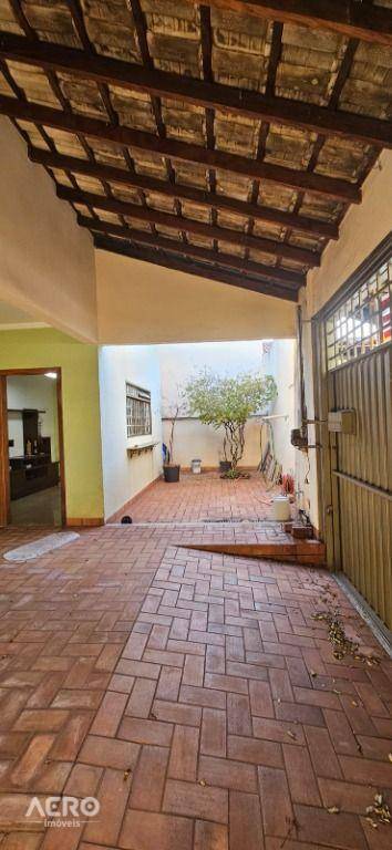 Casa, 2 quartos, 96 m² - Foto 1