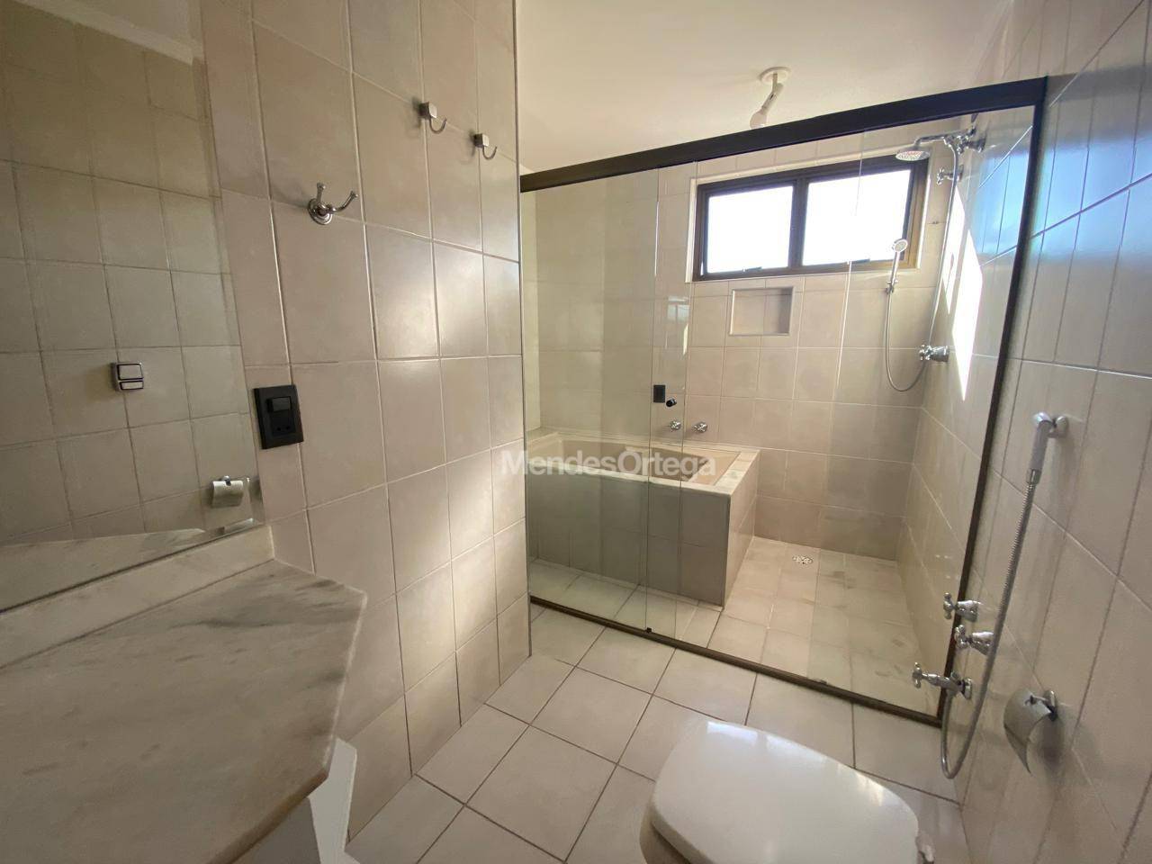 Apartamento para alugar com 3 quartos, 206m² - Foto 41