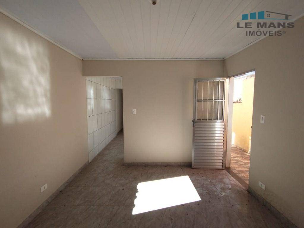 Casa à venda com 3 quartos, 73m² - Foto 1