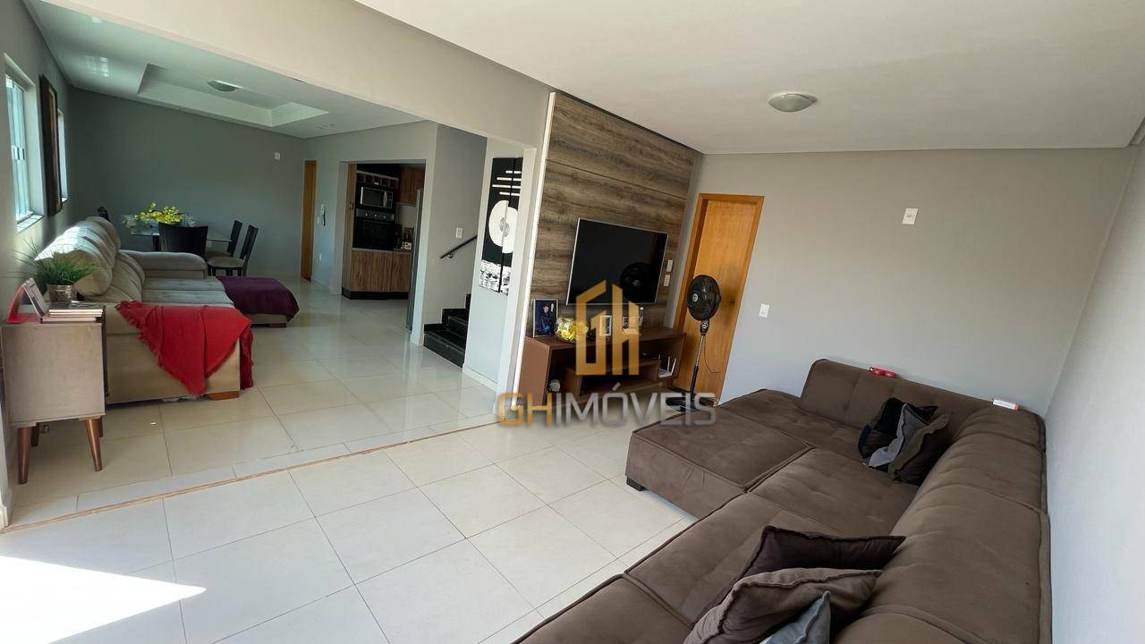 Sobrado à venda com 3 quartos, 130m² - Foto 1