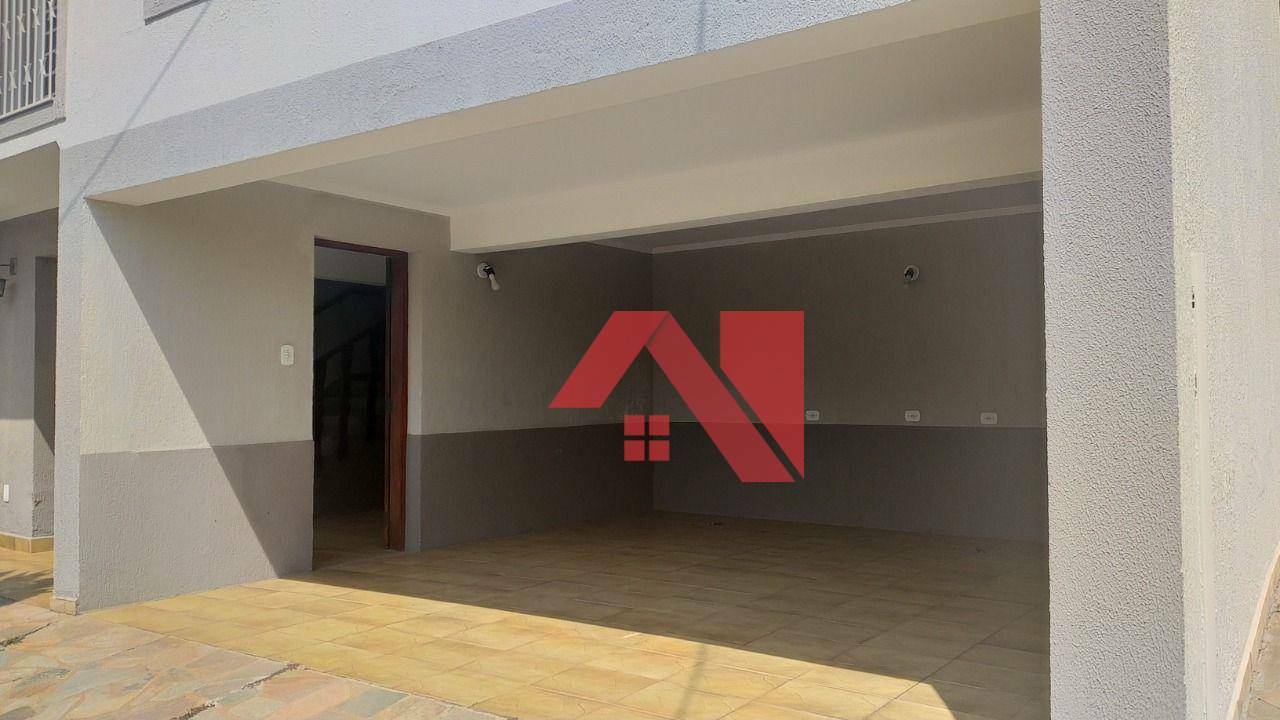 Casa à venda com 3 quartos, 240m² - Foto 11