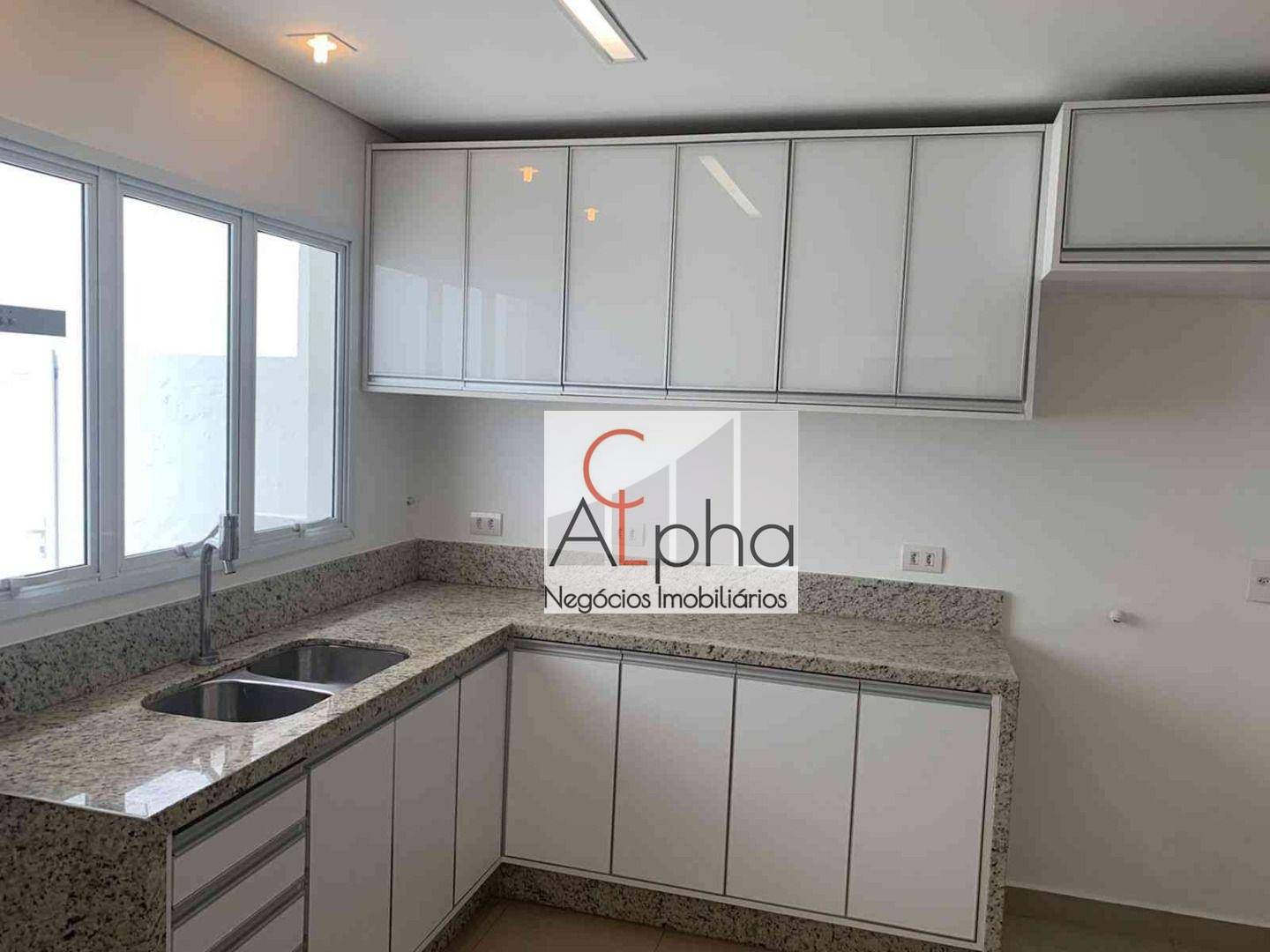 Casa para alugar com 3 quartos, 335m² - Foto 10