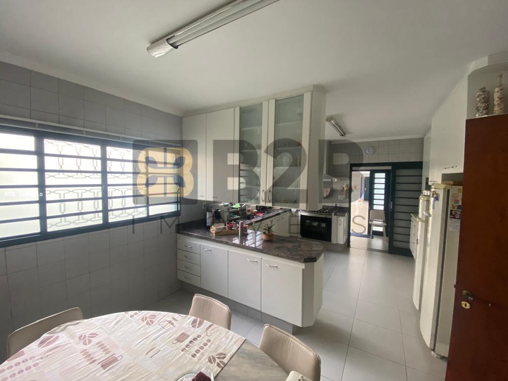 Casa à venda com 3 quartos, 328m² - Foto 8