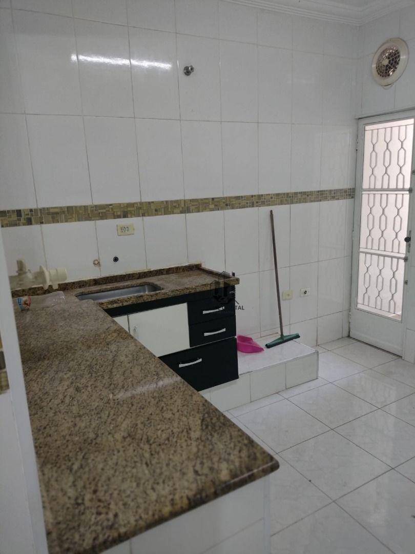 Sobrado à venda com 4 quartos, 230m² - Foto 2