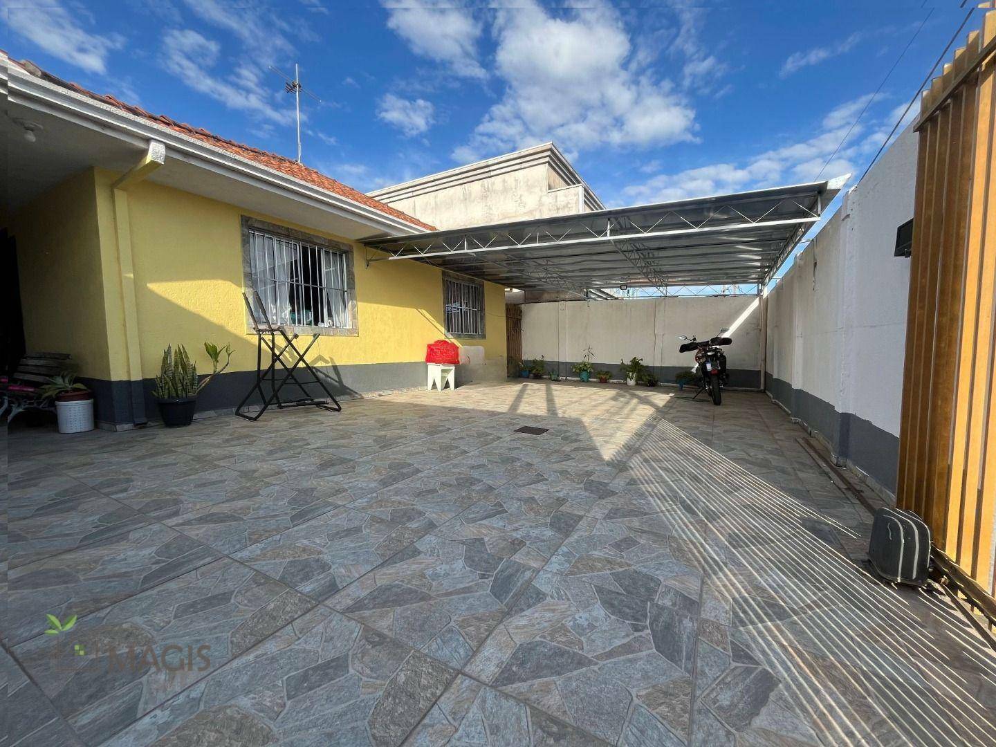 Casa à venda com 4 quartos, 200m² - Foto 1