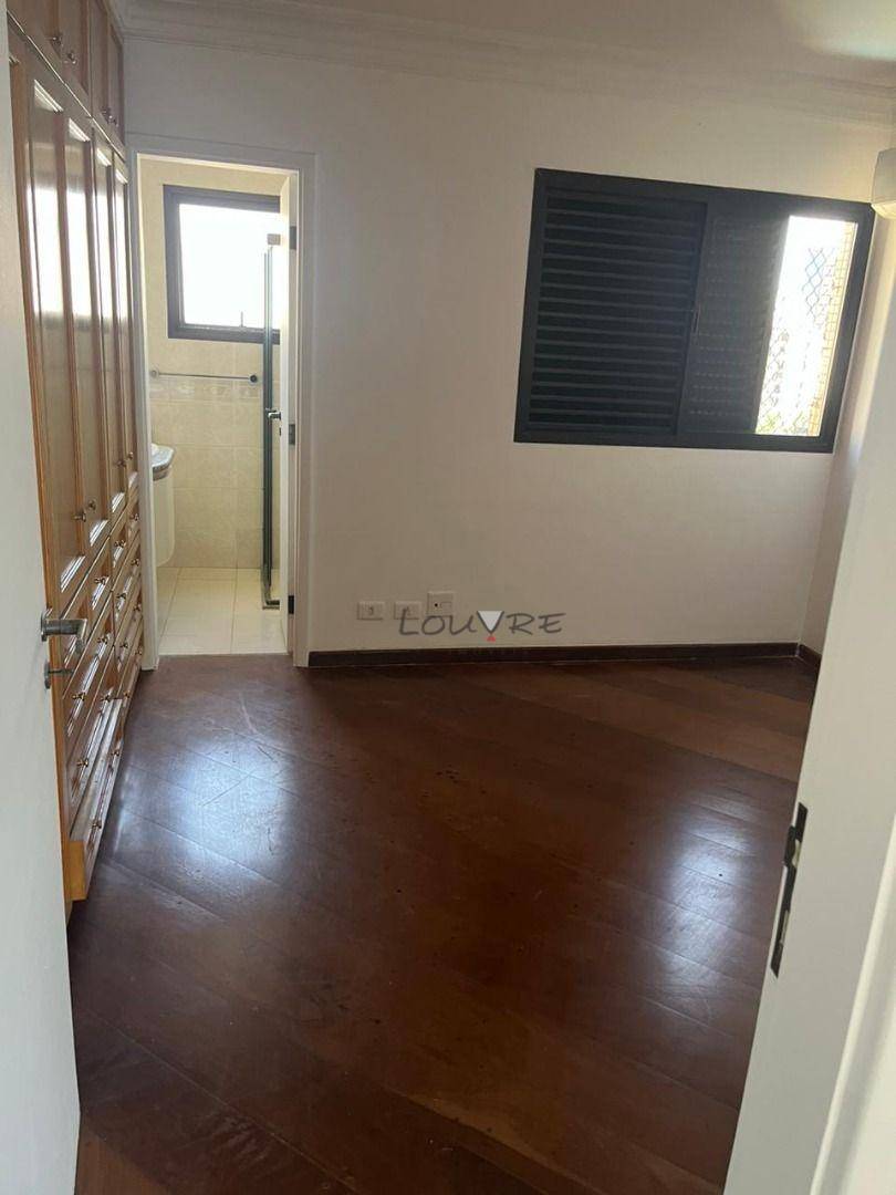 Apartamento para alugar com 4 quartos, 235m² - Foto 10