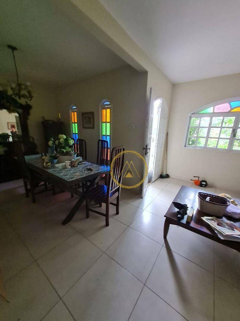 Casa à venda e aluguel com 3 quartos, 80m² - Foto 2