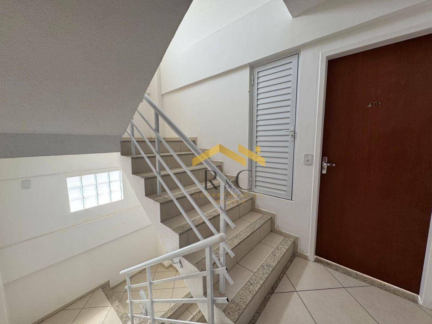 Casa à venda com 2 quartos, 70m² - Foto 4