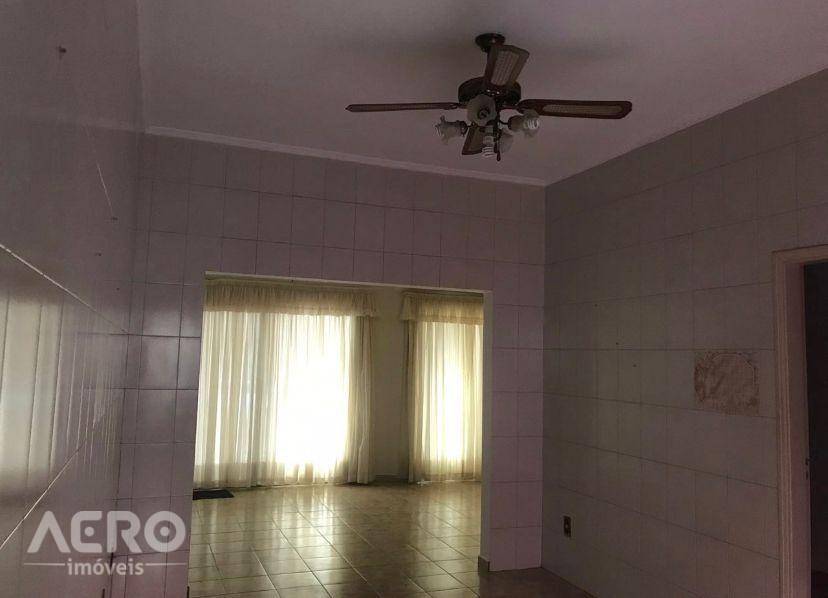 Casa à venda com 4 quartos, 286m² - Foto 3