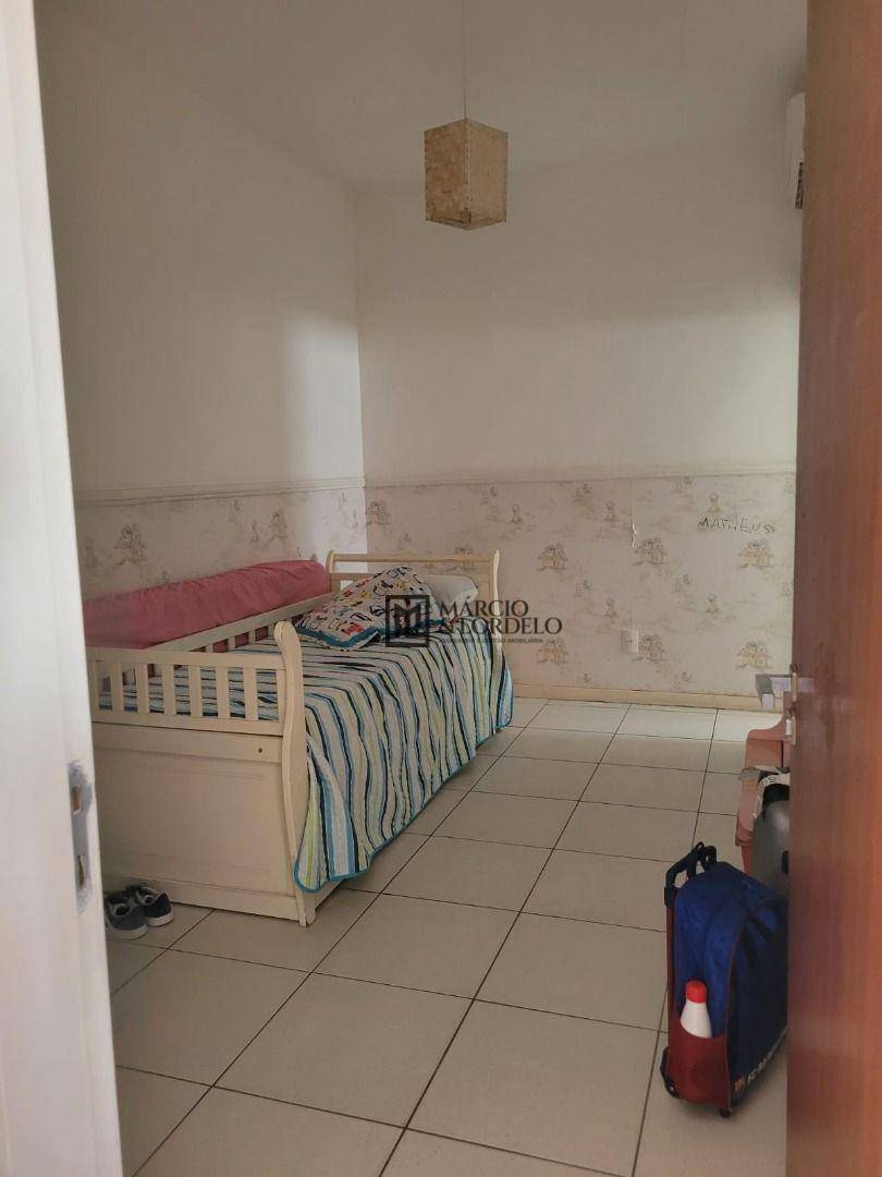 Casa à venda com 3 quartos, 230m² - Foto 2