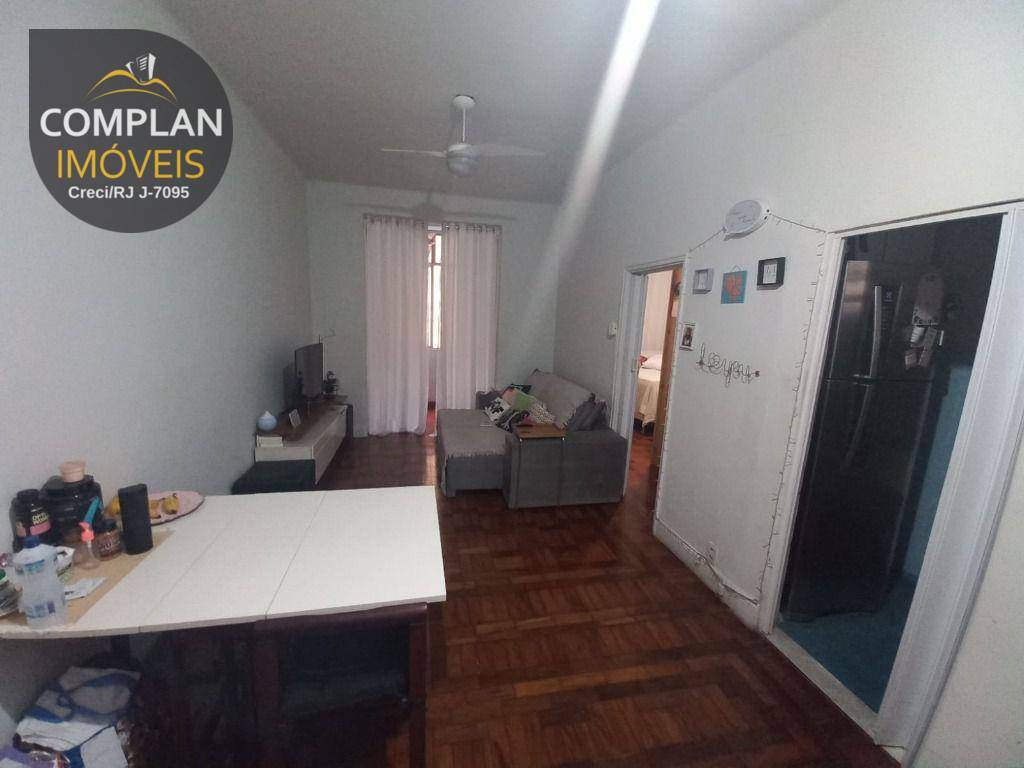 Apartamento à venda com 1 quarto, 50m² - Foto 2