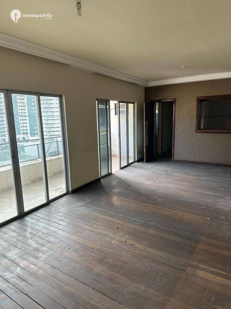 Apartamento à venda com 3 quartos, 221m² - Foto 1