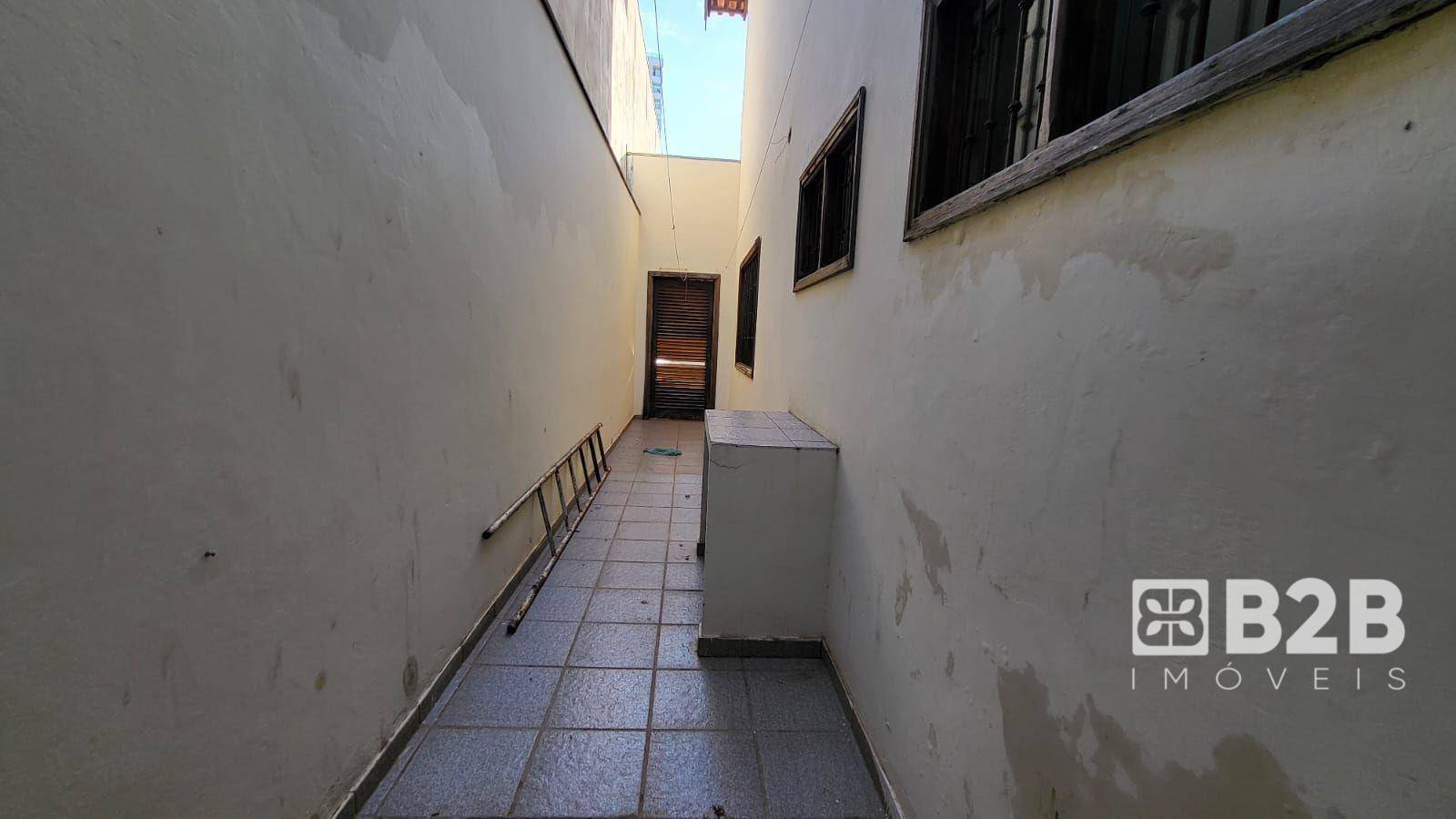 Casa para alugar com 6 quartos, 416m² - Foto 33