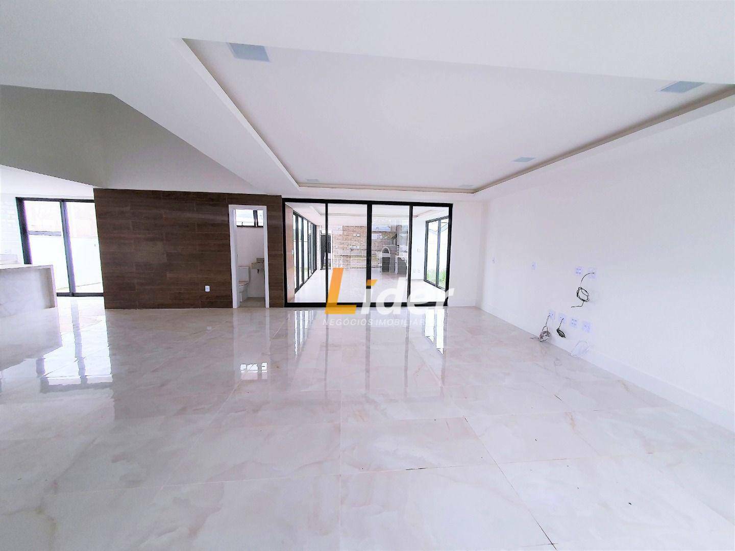 Casa de Condomínio à venda com 4 quartos, 320m² - Foto 3