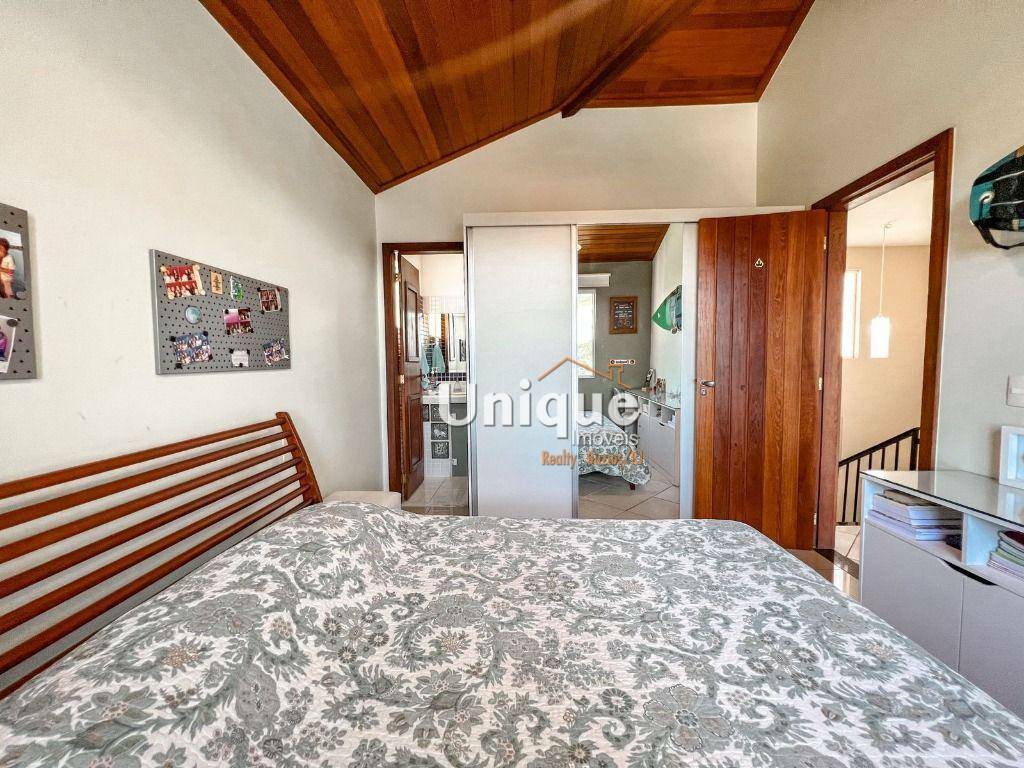 Casa de Condomínio à venda com 4 quartos, 220m² - Foto 18