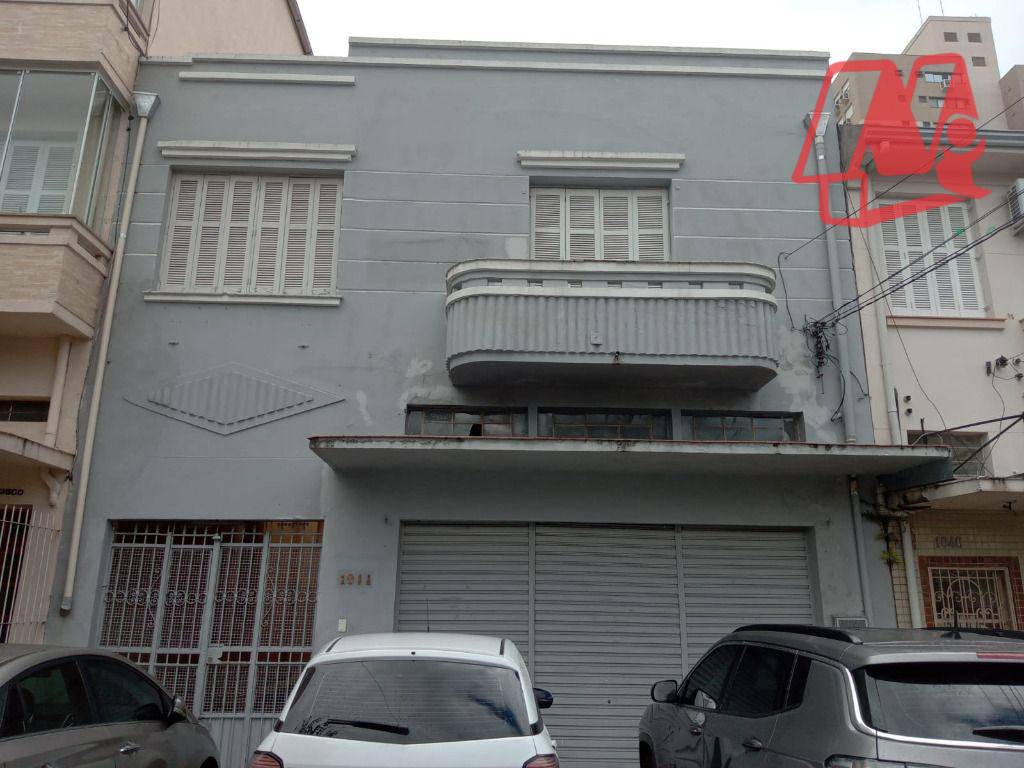 Casa à venda com 6 quartos, 200m² - Foto 1