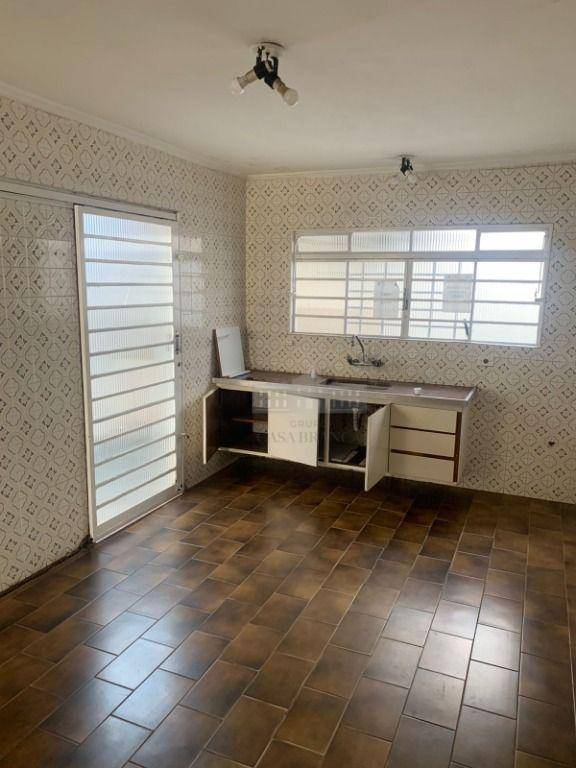 Casa à venda e aluguel com 3 quartos, 242m² - Foto 12