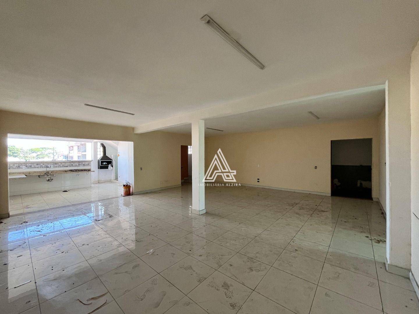 Casa para alugar com 4 quartos, 150m² - Foto 1